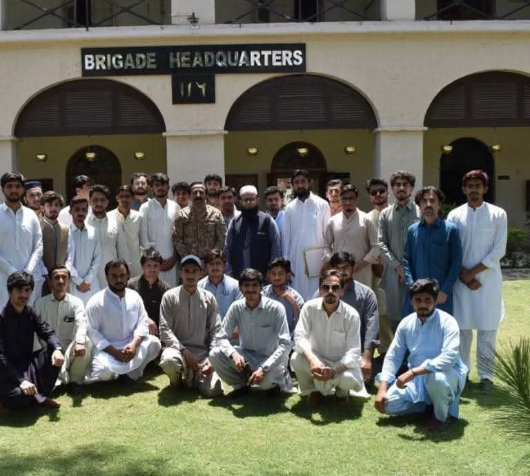 UET Bannu Students Visit Bannu Cantt, Express Solidarity with Security Forces