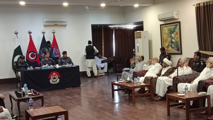 Peshawar: The Capital City Police Peshawar has finalized a comprehensive security plan for Muharram 2025, deploying over 8,500 police officers and personnel across the city. According to CCPO Qasim Ali Khan, strict security measures have been put in place to ensure peace. All routes, Imambargahs, and mourning processions will undergo sweeping by the Bomb Disposal Unit and sniffer dogs. A state-of-the-art Command and Control Center has been established for real-time surveillance via CCTV and drone cameras. Checkpoints at all entry and exit points have been reinforced. Suspect individuals and vehicles entering the city are under strict monitoring. Entry of vehicles into the inner city will be banned in the final days of Muharram. Forces involved include Peshawar Police, RRF, ATS, QRF, Ladies Police, BDU, Ababeel Squad, City Patrolling Force, DSB, and Traffic Police. Plainclothes officers have also been deployed in mosques and sensitive locations. Armored vehicles will remain stationed at critical points, while intelligence-based search and strike operations continue throughout the district. Data of residents in inns, hotels, and guest houses is being verified. A Supreme Command Post has been established in Kohati with continuous presence of officials from all relevant departments. Over 1,000 traffic personnel have been deployed to maintain flow of traffic during Muharram.