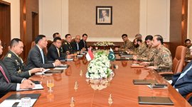 Lieutenant General Sjafrie Sjamsoeddin (Retd), Minister of Defence of Indonesia leading a delegation comprising representatives from various services and intelligence agencies called on the Field Marshal Syed Asim Munir, NI (M), Chief of Army Staff at General Headquarters, today. During the meeting both sides exchanged views on bilateral defence collaboration, regional security dynamics and avenues to further strengthen military ties. The meeting underscored the longstanding friendship and cooperation between the two countries. Field Marshal highlighted the importance of mutual cooperation in maintaining peace and stability in the region. Minister of Defence of Indonesia appreciated the role of Pakistan Army in fight against terrorism and reaffirmed Indonesia’s commitment to enhancing defence relations with Pakistan.