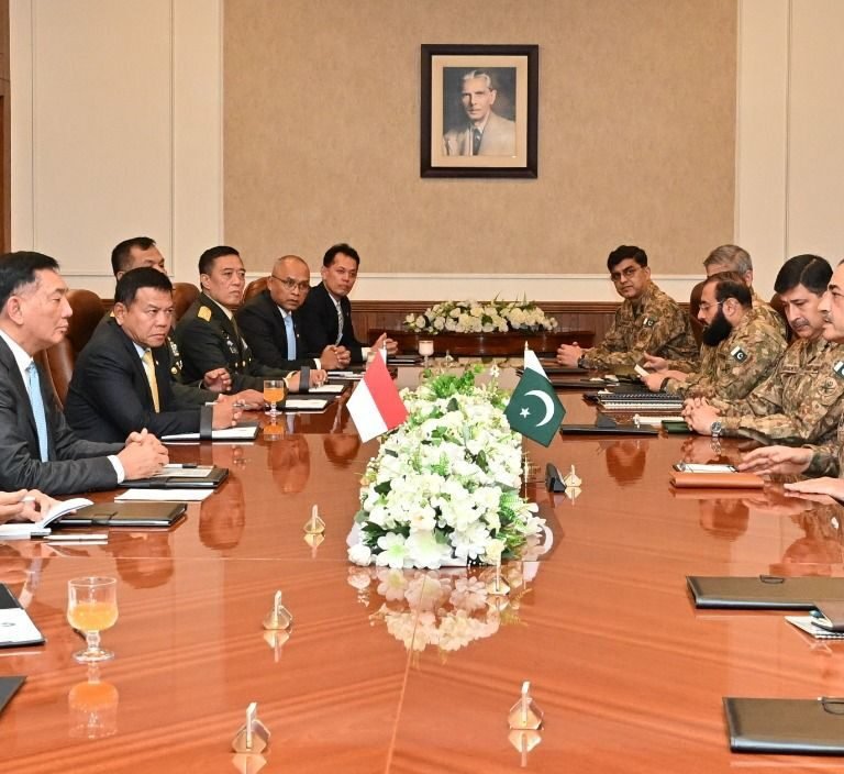 Lieutenant General Sjafrie Sjamsoeddin (Retd), Minister of Defence of Indonesia leading a delegation comprising representatives from various services and intelligence agencies called on the Field Marshal Syed Asim Munir, NI (M), Chief of Army Staff at General Headquarters, today. During the meeting both sides exchanged views on bilateral defence collaboration, regional security dynamics and avenues to further strengthen military ties. The meeting underscored the longstanding friendship and cooperation between the two countries. Field Marshal highlighted the importance of mutual cooperation in maintaining peace and stability in the region. Minister of Defence of Indonesia appreciated the role of Pakistan Army in fight against terrorism and reaffirmed Indonesia’s commitment to enhancing defence relations with Pakistan.