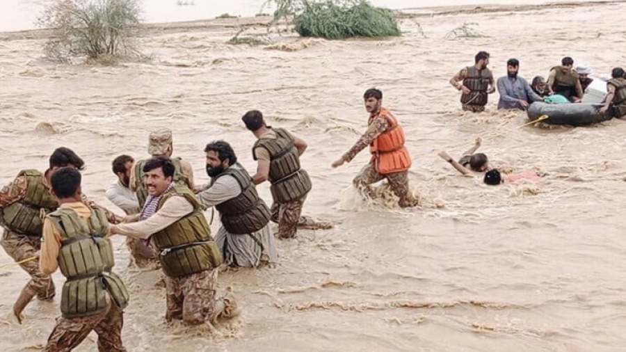 Article 6, Soldiers and citizens together overcome the flood crises in kp