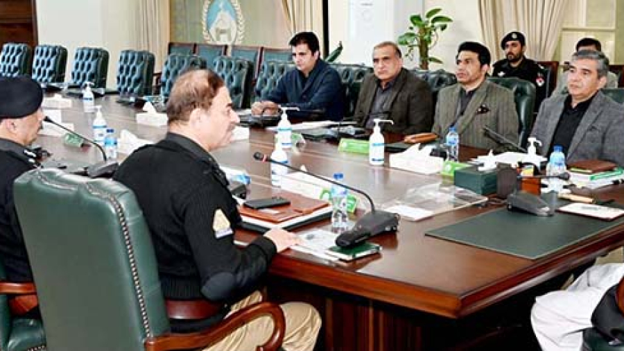 APP59-240123
PESHAWAR: January 24 - Caretaker Chief Minister Khyber Pakhtunkhwa Muhammad Azam Khan chairing a meeting regarding law and order situation in the province. APP/ABB/FHA