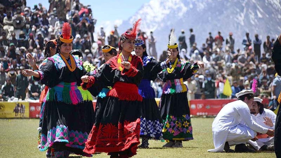 APP53-010722
CHITRAL: July 01  Artists performing traditional Kalasha Dance on the opening day of Shandur Polo Festival at the world highest Polo ground of Shandur. APP Shehryar Anjum