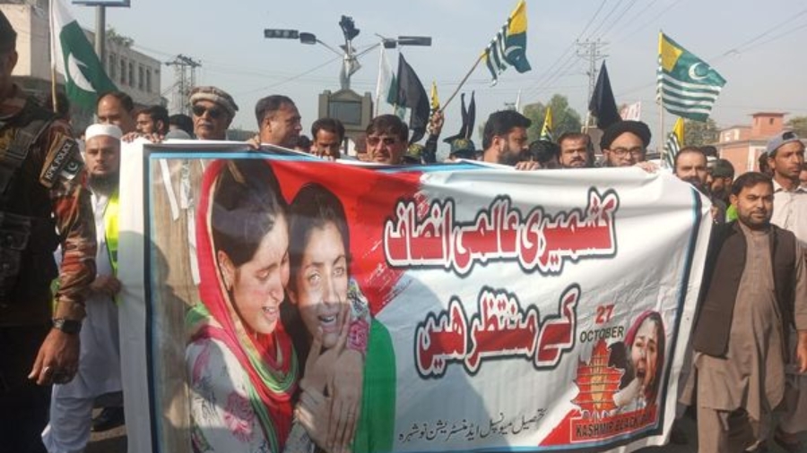 Nowshera district administration organises black day rally in solidarity with Kashmiri brothers