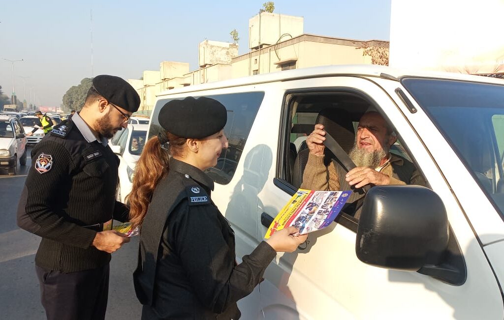 City Traffic Police Peshawar awareness to citizens about helmet and seat belt