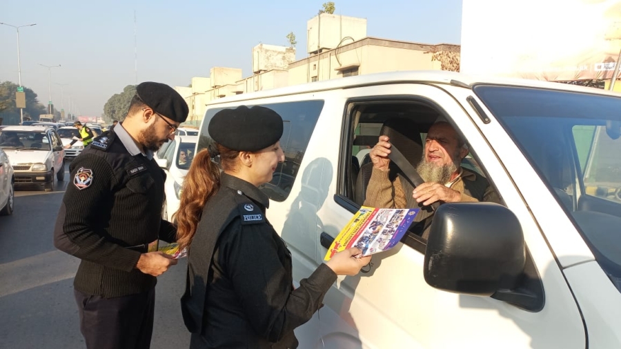 City Traffic Police Peshawar awareness to citizens about helmet and seat belt