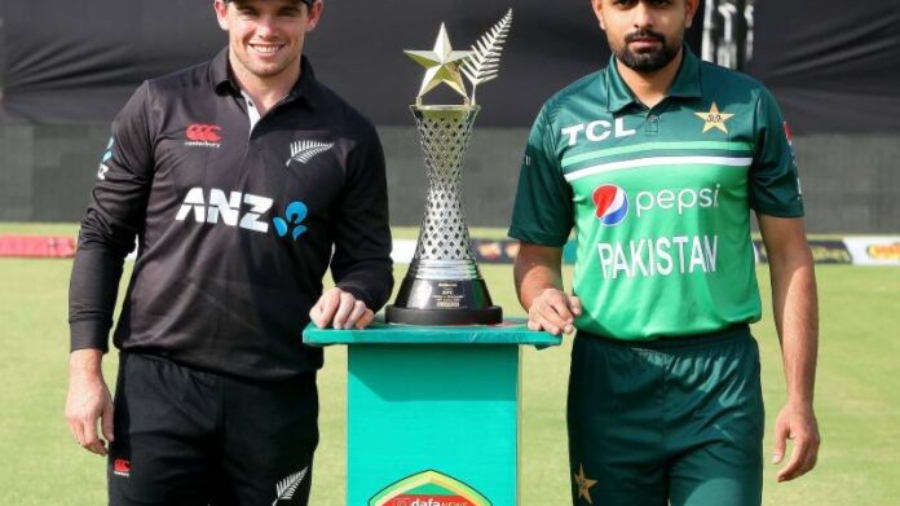 The first T20 match between New Zealand and Pakistan continues in Auckland today