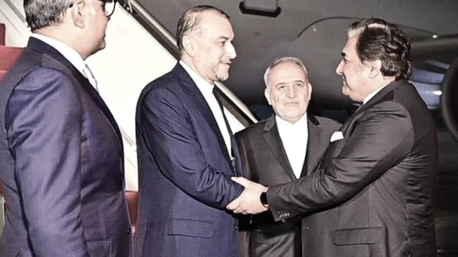 Iran's foreign minister reached Islamabad by special plane