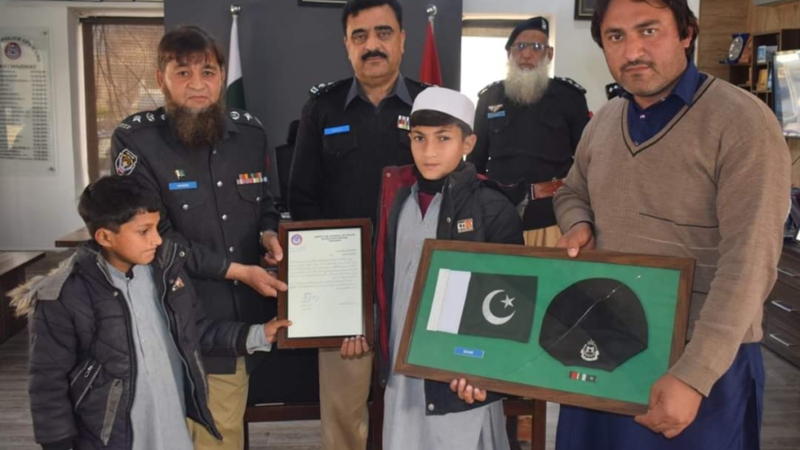 Distribution of relief money to heirs of police martyrs, children