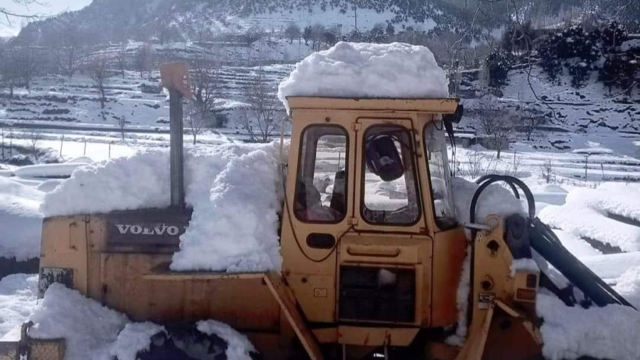 Dozens of tourists were stranded in Kamrat valley, Jhazbanda and Lamuti