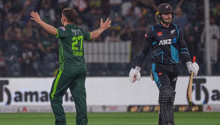 4th T20: New Zealand beat Pakistan by 4 runs