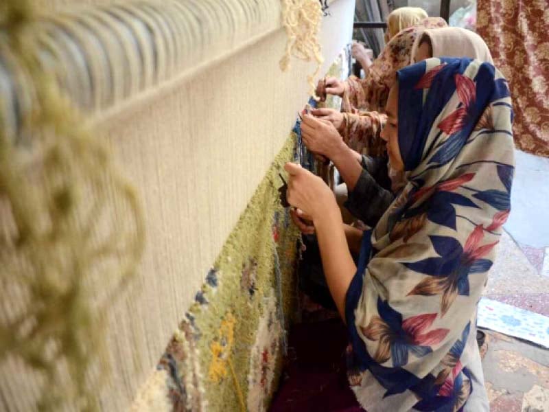 program to teach carpet making to women of Karam district