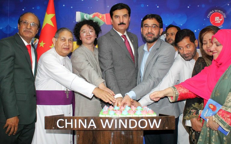 Khyber Pakhtunkhwa Governor visits China Cultural Center China Window in Peshawar