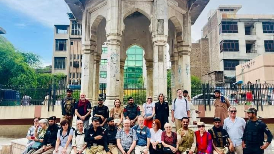 Visit of foreign tourists to historical places of Peshawar