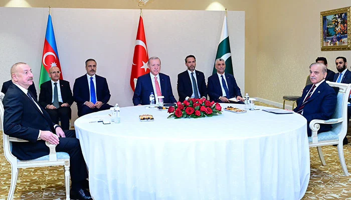 Kazakhstan: The Prime Minister of Pakistan participated in the tripartite meeting with the presidents of Turkey and Azerbaijan