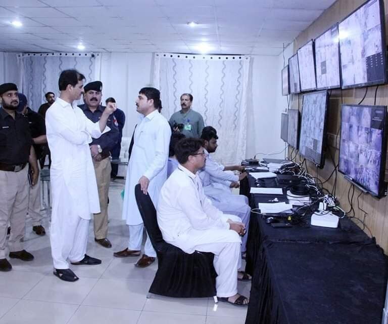 پشاور: سی سی پی او قاسم علی خان کا کمانڈ اینڈ کنٹرول روم کا دورہ، محرم الحرام کے لیے سخت سیکیورٹی انتظامات