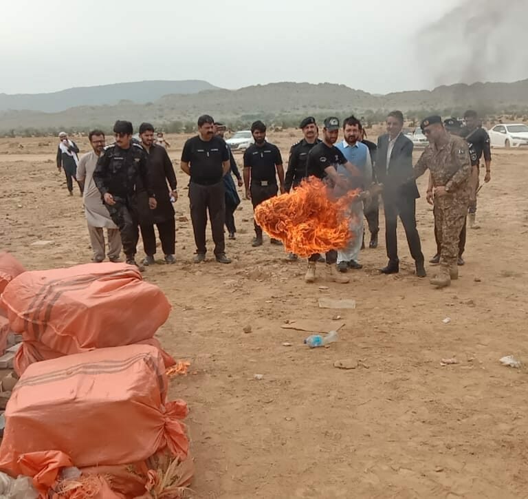 Conducting the ceremony on behalf of the Customs Department