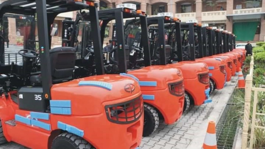 Modern Forklifters Vehicles Reference to 12 Districts of the Province فورک لفٹرز