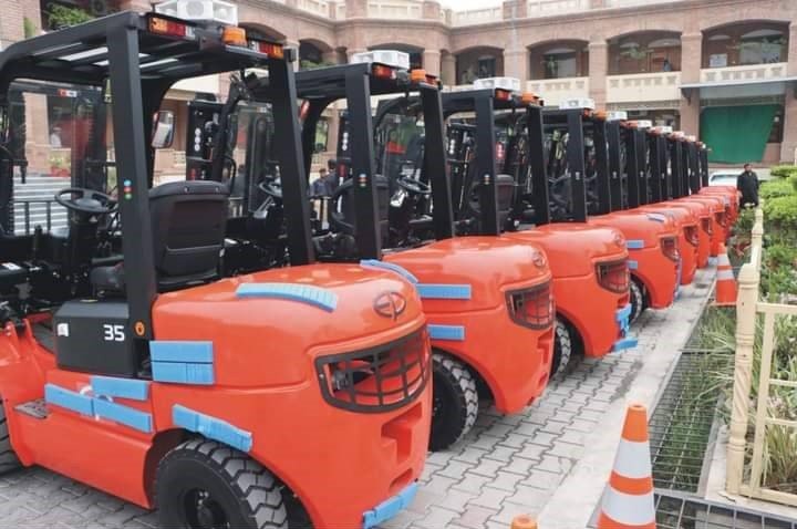 Modern Forklifters Vehicles Reference to 12 Districts of the Province فورک لفٹرز