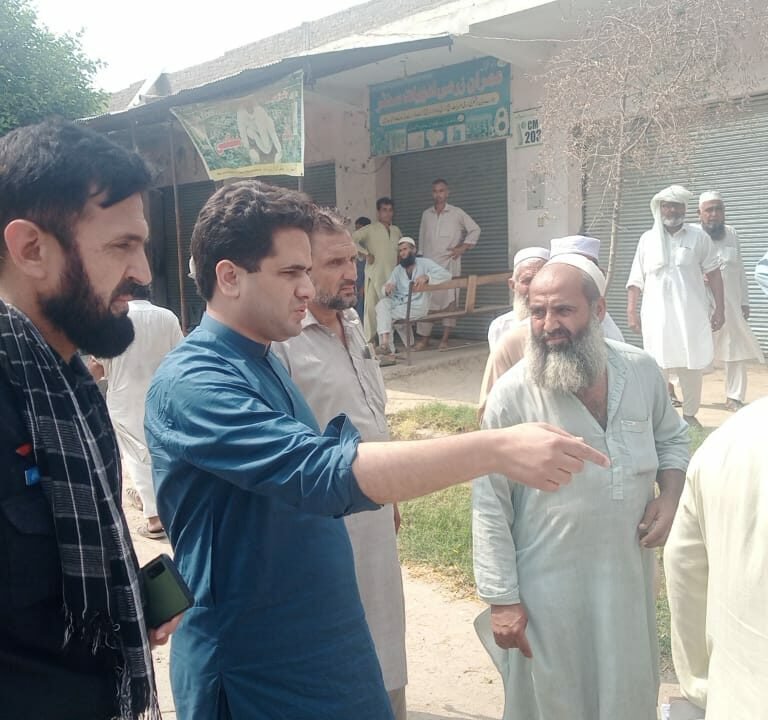 Solving the long-standing problem of the landlords of Saro Shah area of ​​Takhtbhai