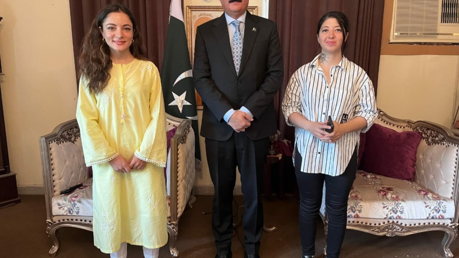 Islamabad: The meeting of female players Samar Khan and Karisma Ali with the governor of Khyber Pakhtunkhwa
