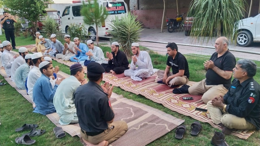 Charsadda: Khatam Al-Qur'an organized for martyrs' day of police پولیس