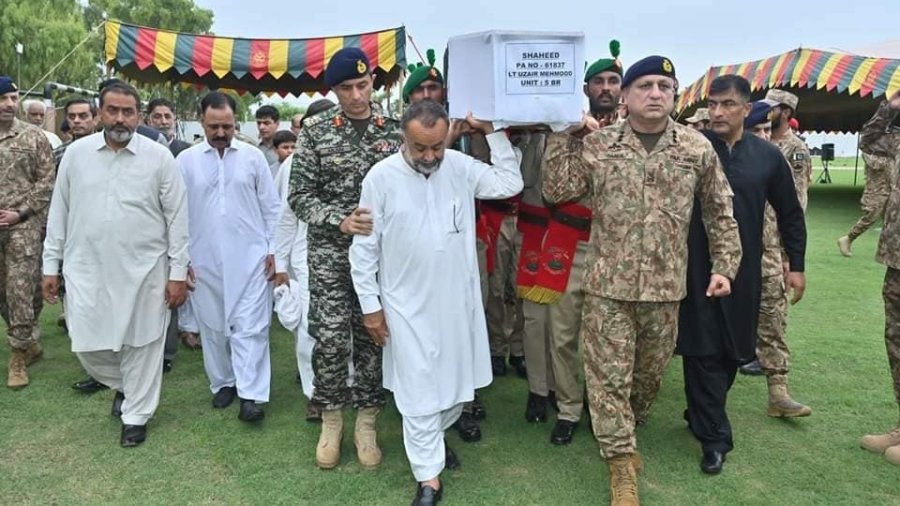 The funeral prayers of martyred Lt. Uzair Mehmood Malik were performed لیفٹیننٹ