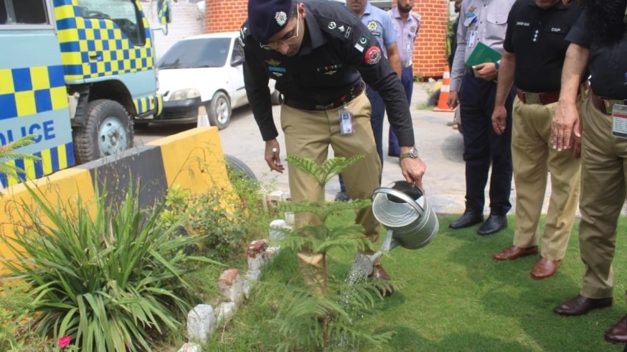 Peshawar: "Plant for Pakistan" campaign launched at Traffic Headquarters ٹریفک