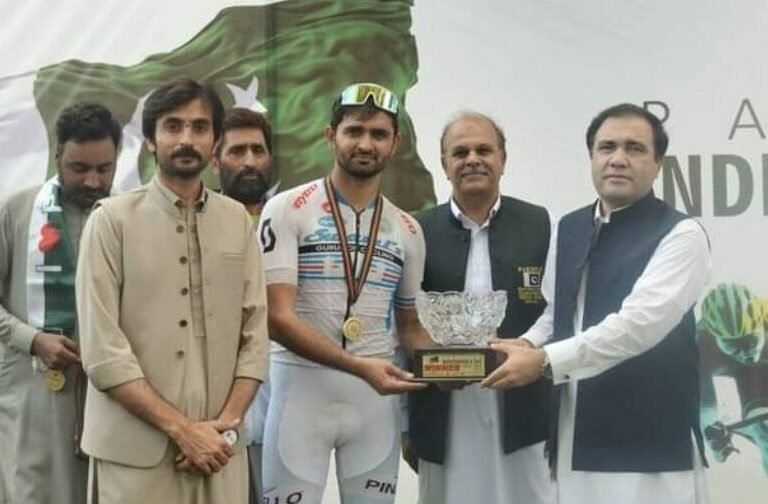 Nowshera: Cycle race concluded on the occasion of 77th Independence Day سائیکل ریس