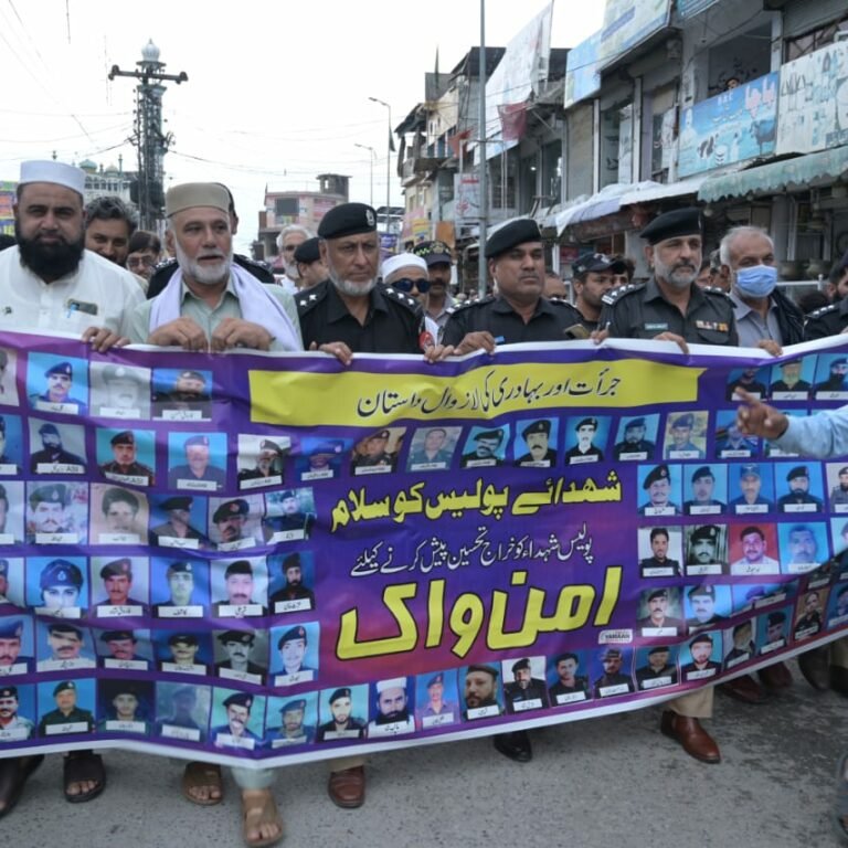 A peace walk was held in honor of the martyrs of the traffic police پولیس