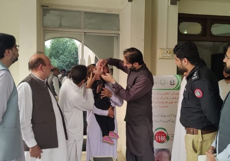 Laky Marwat: Launch of campaign to administer anti-polio drops to childrenپولیو