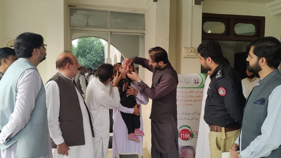 Laky Marwat: Launch of campaign to administer anti-polio drops to childrenپولیو