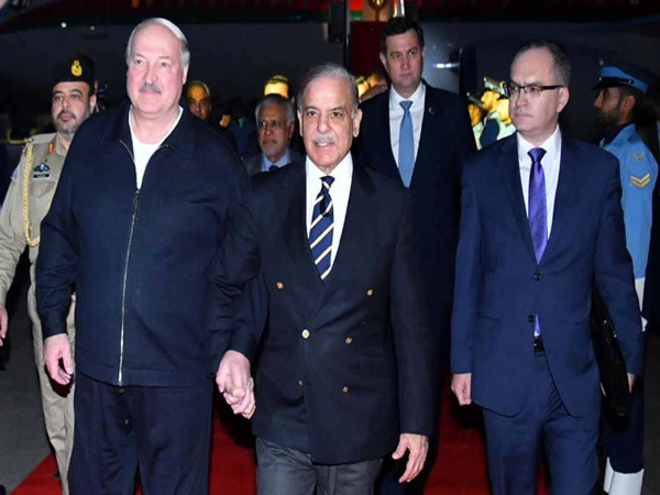 The arrival of the President of Belarus at the Prime Minister's House, a warm welcome