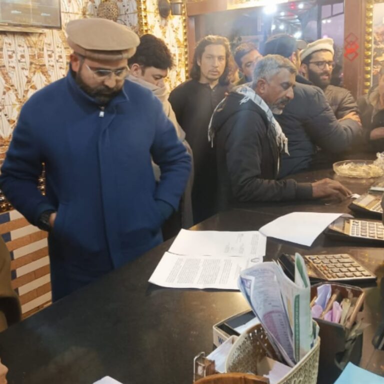 a fine of Rs 1 lakh was imposed on a famous restaurant in Namak Mandi