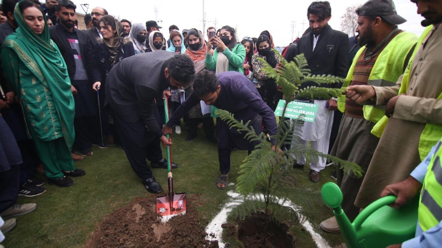 Peshawar: Spring planting campaign begins