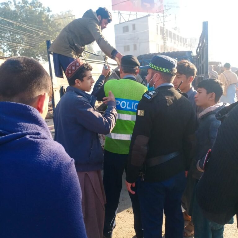 Peshawar traffic police crackdown against encroachment mafia