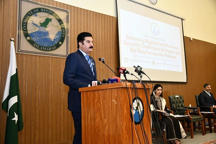 گورنر خیبرپختونخوا فیصل کریم کنڈی