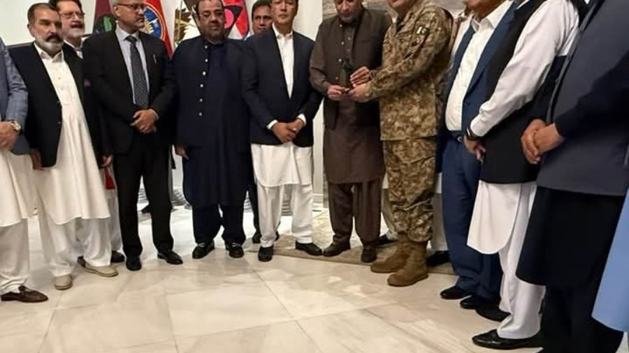 پاکستان بزنس کمیونٹی کے لیڈرز کی کور کمانڈر پشاور لیفٹنٹ جنرل عمر بخاری سے ملاقات