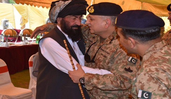 کور کمانڈر پشاور بنوں کے ملک، مشران
