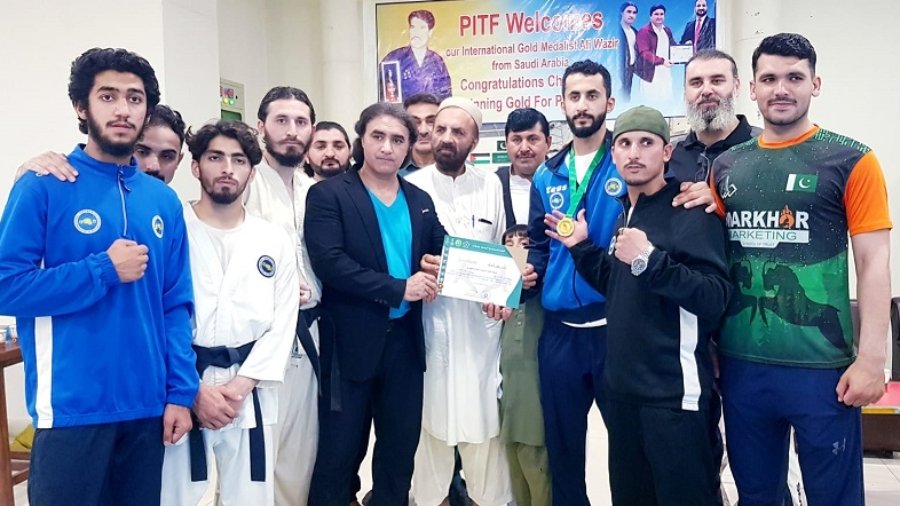 Ali Wazir, who won gold in Saudi Arabia, receives a grand welcome in Peshawar