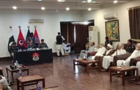 Peshawar: The Capital City Police Peshawar has finalized a comprehensive security plan for Muharram 2025, deploying over 8,500 police officers and personnel across the city. According to CCPO Qasim Ali Khan, strict security measures have been put in place to ensure peace. All routes, Imambargahs, and mourning processions will undergo sweeping by the Bomb Disposal Unit and sniffer dogs. A state-of-the-art Command and Control Center has been established for real-time surveillance via CCTV and drone cameras. Checkpoints at all entry and exit points have been reinforced. Suspect individuals and vehicles entering the city are under strict monitoring. Entry of vehicles into the inner city will be banned in the final days of Muharram. Forces involved include Peshawar Police, RRF, ATS, QRF, Ladies Police, BDU, Ababeel Squad, City Patrolling Force, DSB, and Traffic Police. Plainclothes officers have also been deployed in mosques and sensitive locations. Armored vehicles will remain stationed at critical points, while intelligence-based search and strike operations continue throughout the district. Data of residents in inns, hotels, and guest houses is being verified. A Supreme Command Post has been established in Kohati with continuous presence of officials from all relevant departments. Over 1,000 traffic personnel have been deployed to maintain flow of traffic during Muharram.