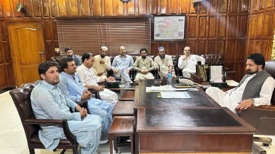 ہاتھیان یوتھ پارلیمنٹ کے وفد کی ڈپٹی کمشنر مردان سے ملاقات