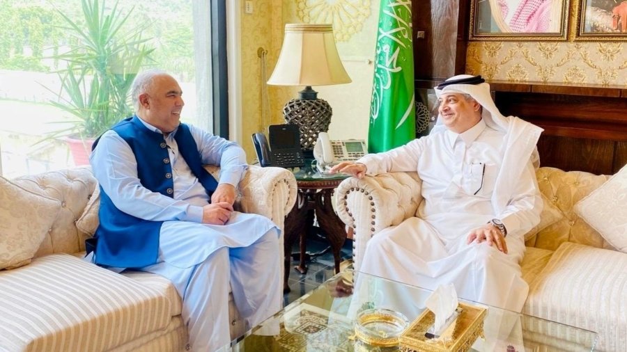سابق اسپیکر قومی اسمبلی اسد قیصر کی سعودی عرب کے سفیر نواف بن سعید المالکی سے ملاقات