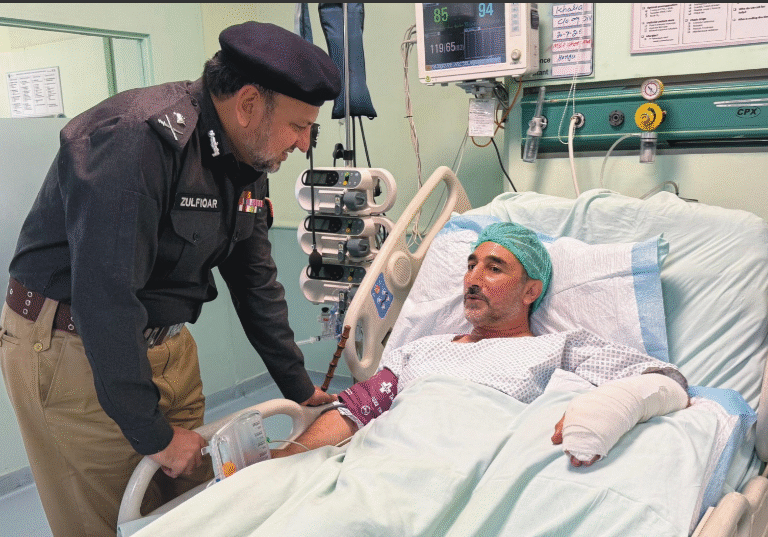 IGP Khyber Pakhtunkhwa visits CMH Peshawar to visit injured DPO Hangu