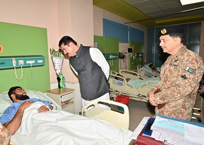 Governor Khyber Pakhtunkhwa Faisal Karim Kundi visits CMH Peshawar