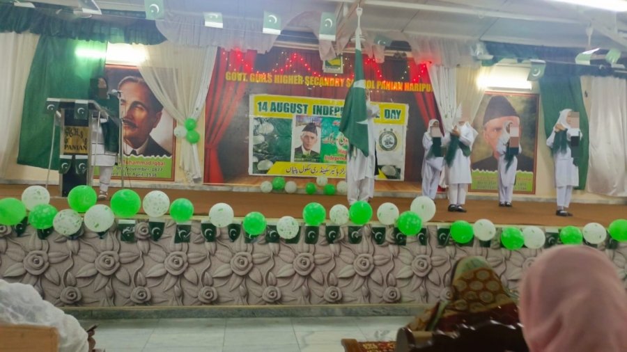 "Jashan Azadi" function was organized in Government Girls High School Khanpur