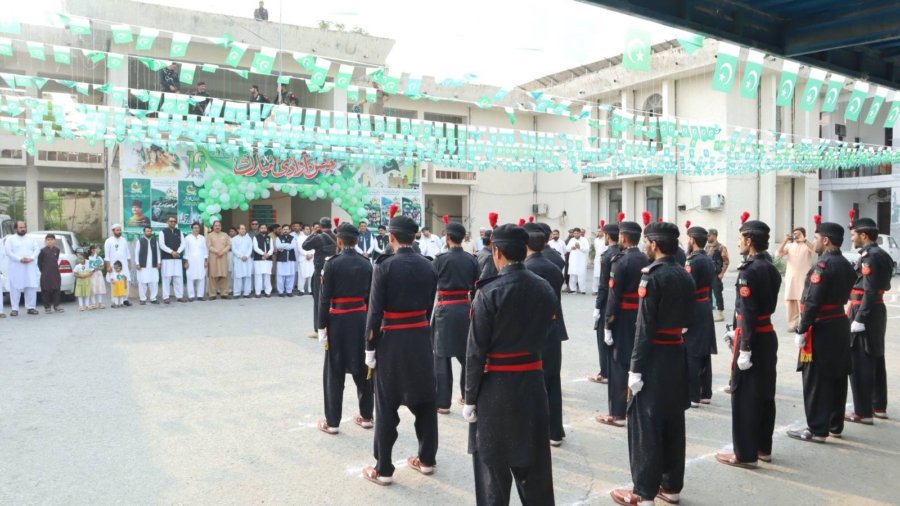 The grand celebration of Independence Day was organized under the supervision of the district administration