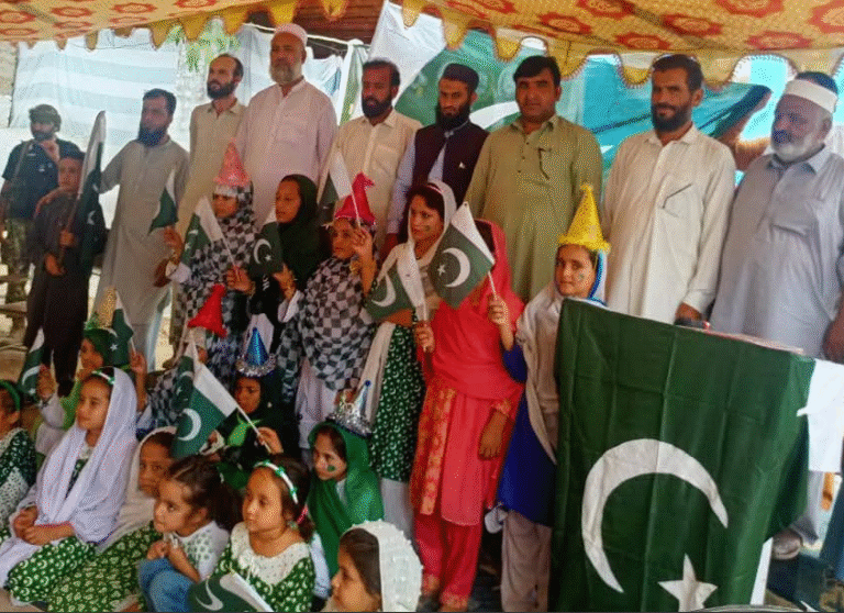 Mardan: A solemn ceremony was held in Government School Londkhor in connection with Independence Day "Battle of Right".