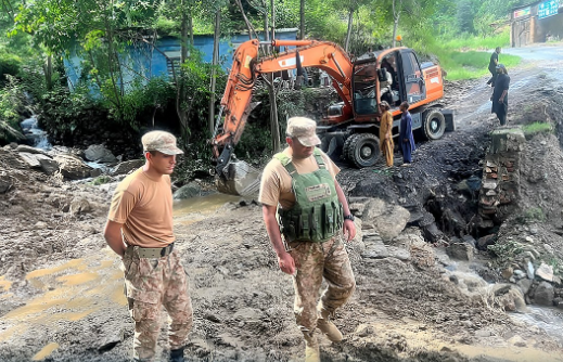 Khyber Pakhtunkhwa: The relief operations of Pakistan Army are continuing in the flood affected areas