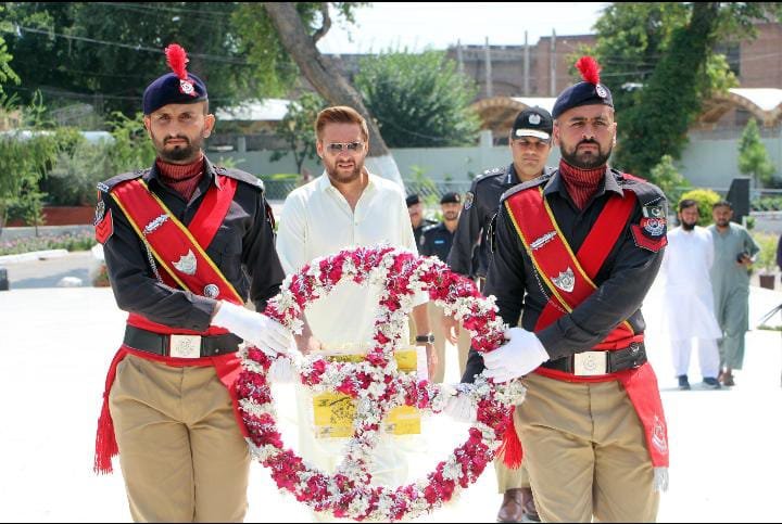 Shahid Afridi's visit to Police Line Peshawar